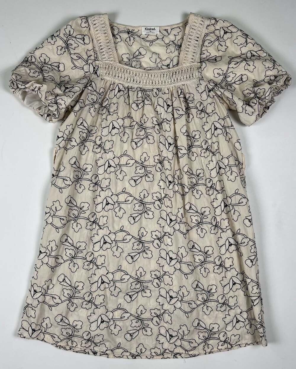 Kindred Floral Embroidered Square Neck Puff Sleeve Dress Medium